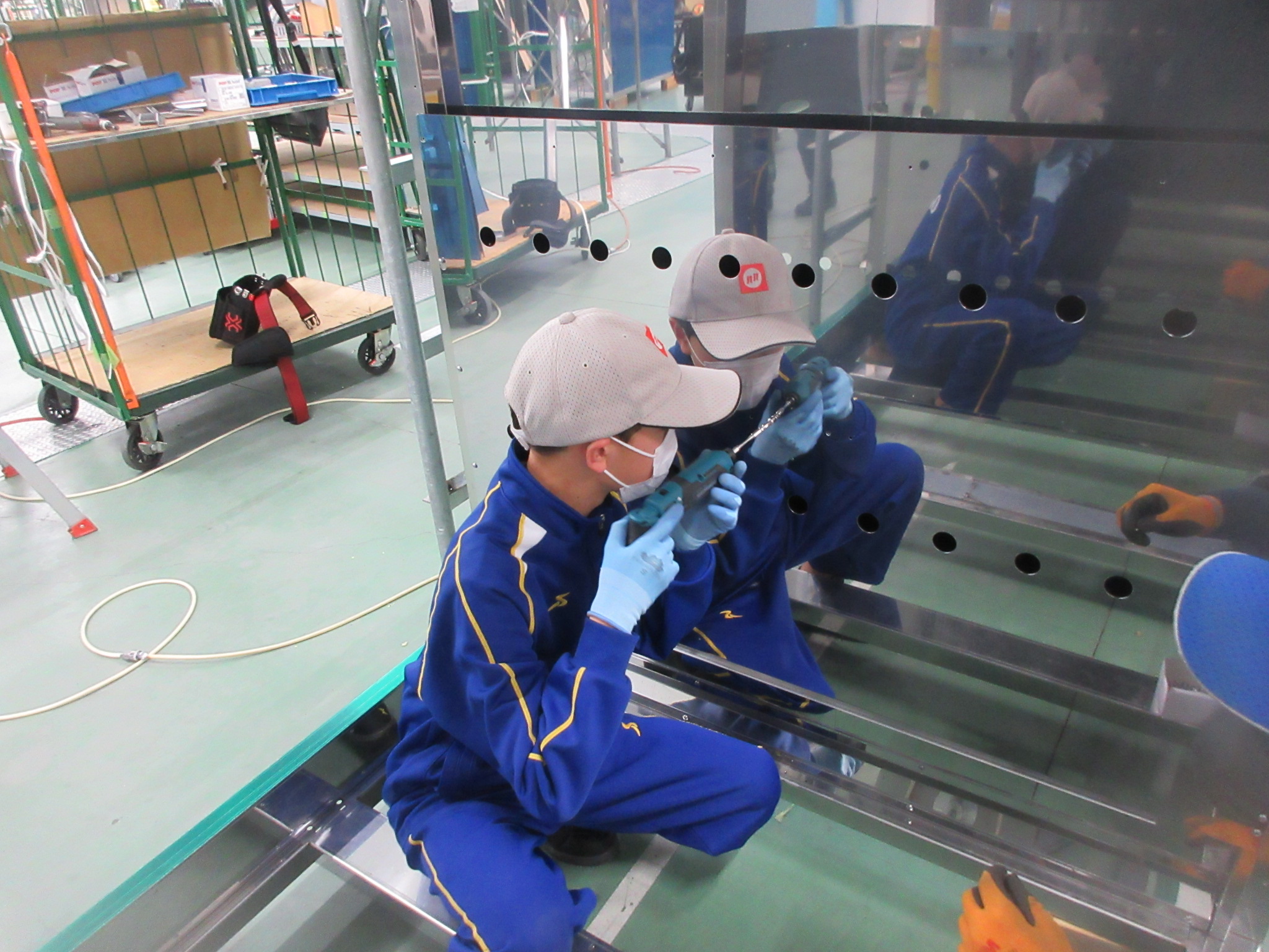 機器の組み立てにもチャレンジ