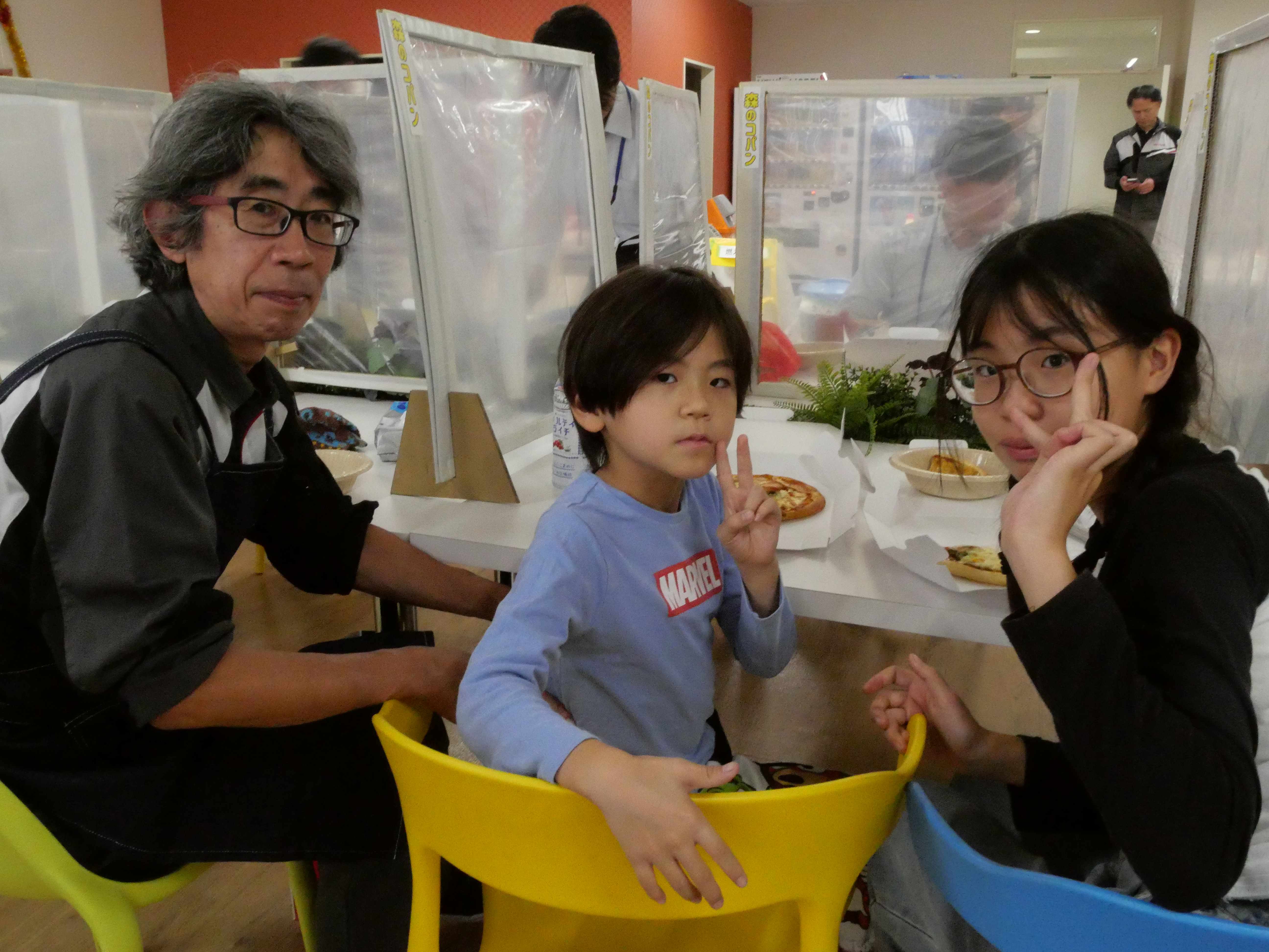 家族ごとに楽しくランチ