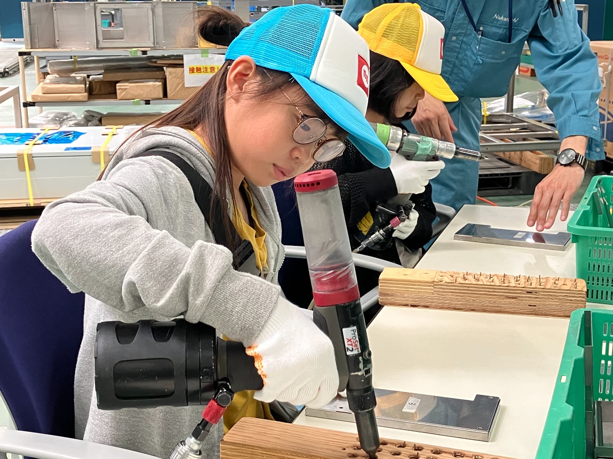 慣れない工具にドキドキ