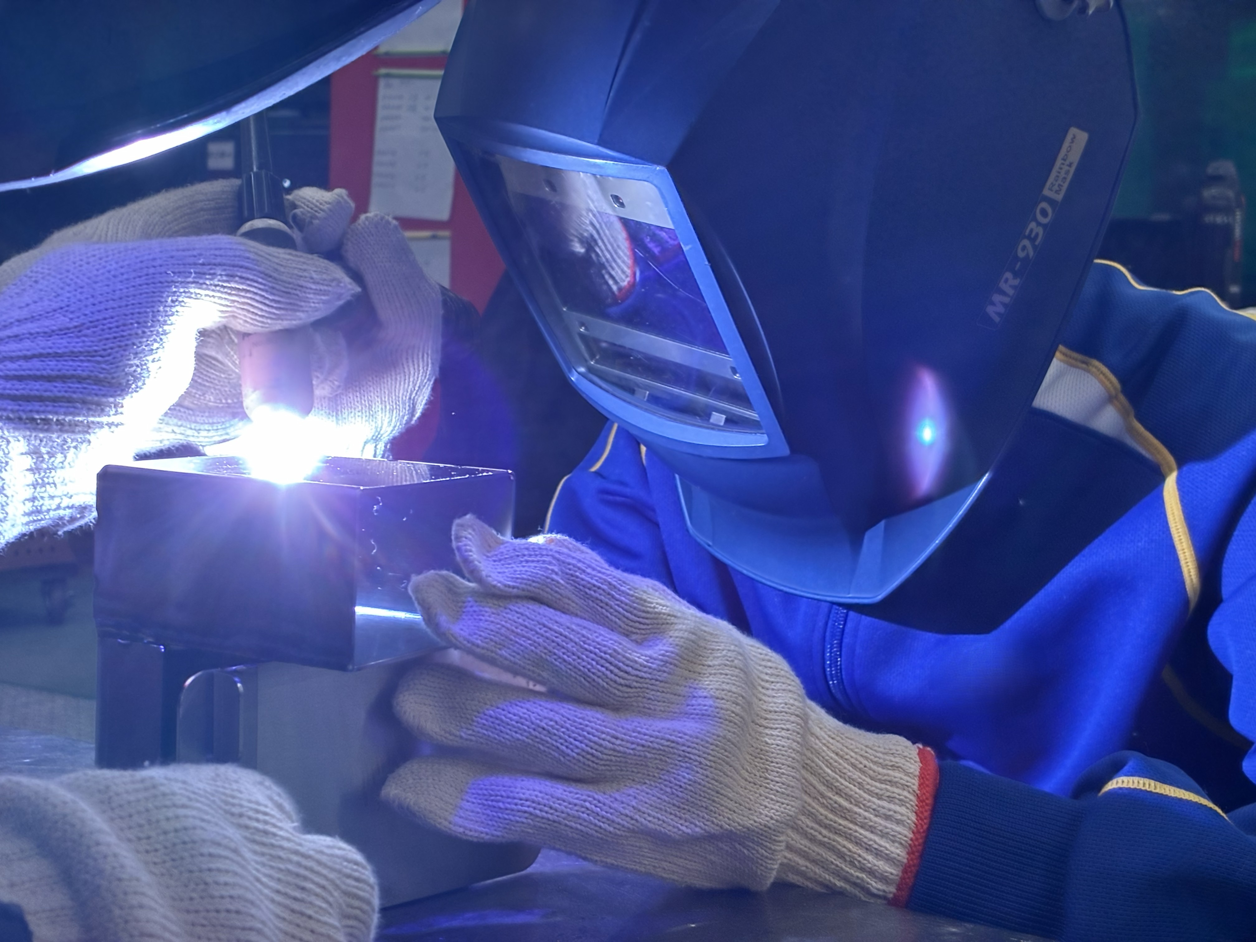 工場ならではの溶接体験