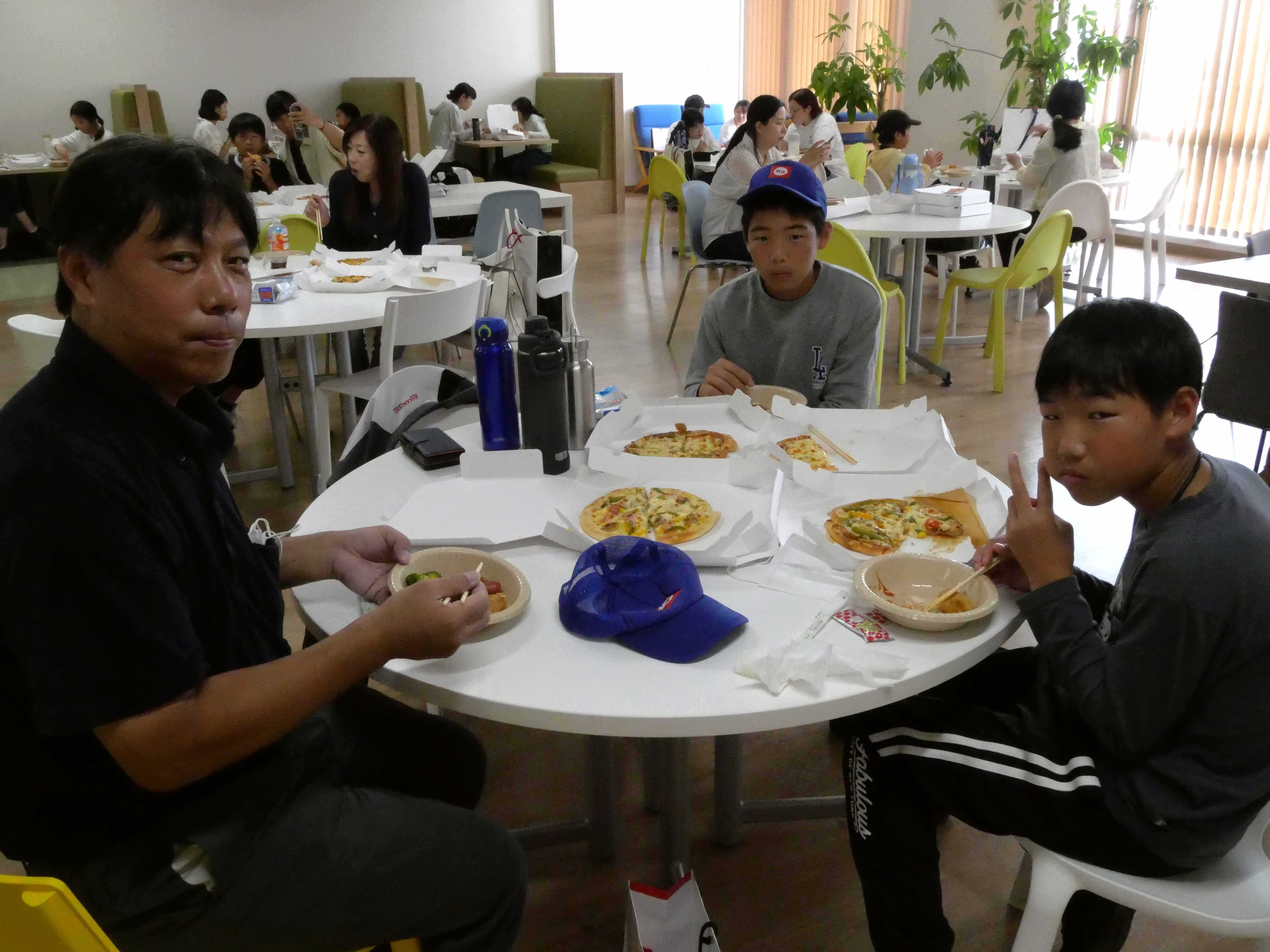 焼きたてピザはサクサクで絶品！
