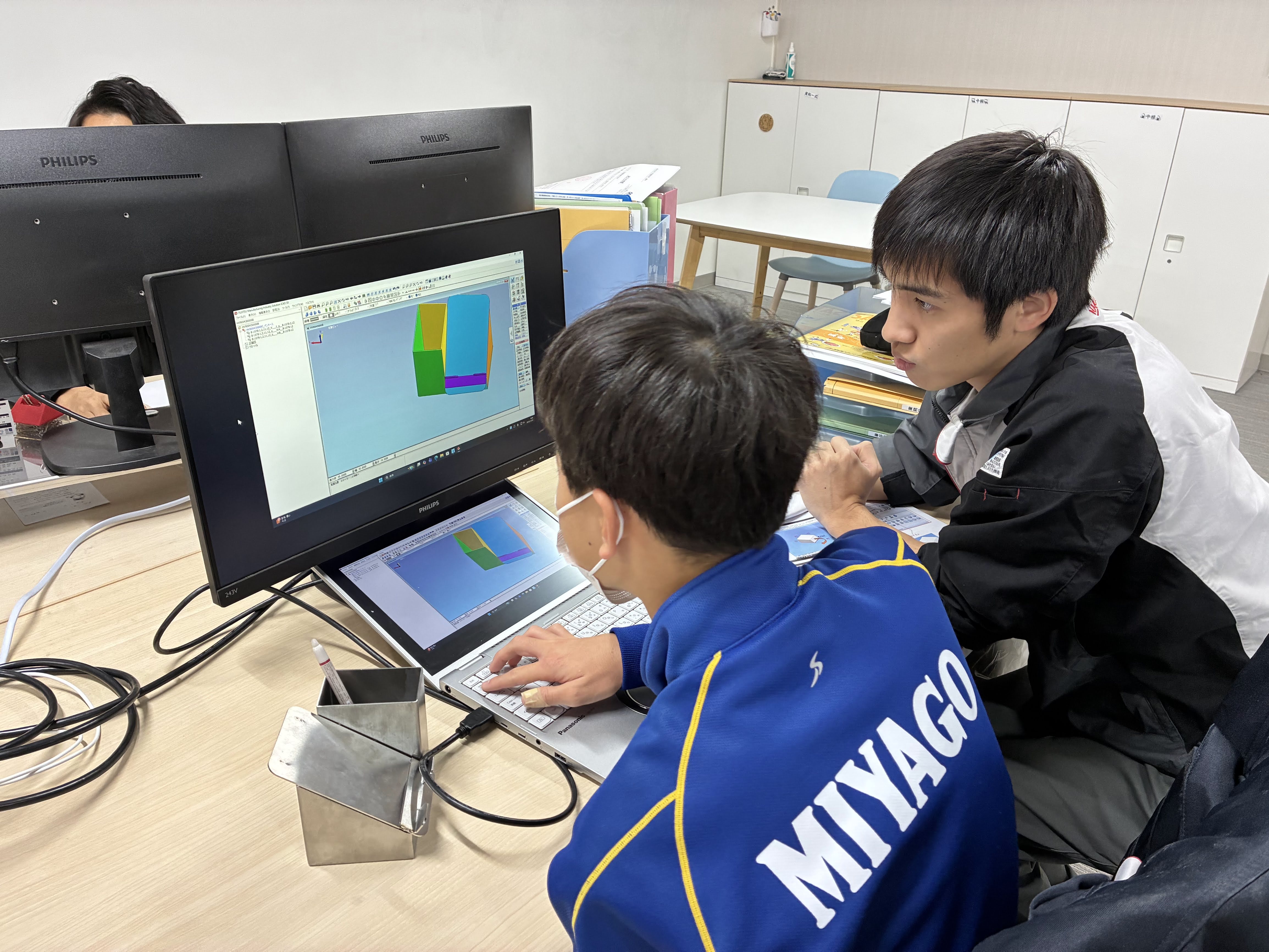 事務所に戻ってからの設計業務にも真摯に向き合いました