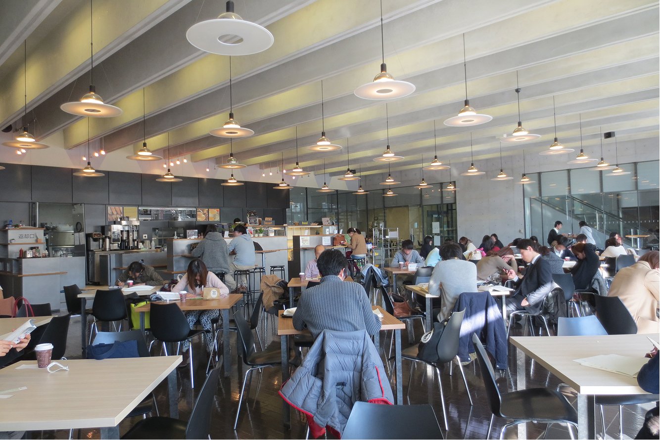 カフェラウンジ